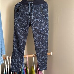 Gently used ATHLETA JOGGERS SIZE 6 T